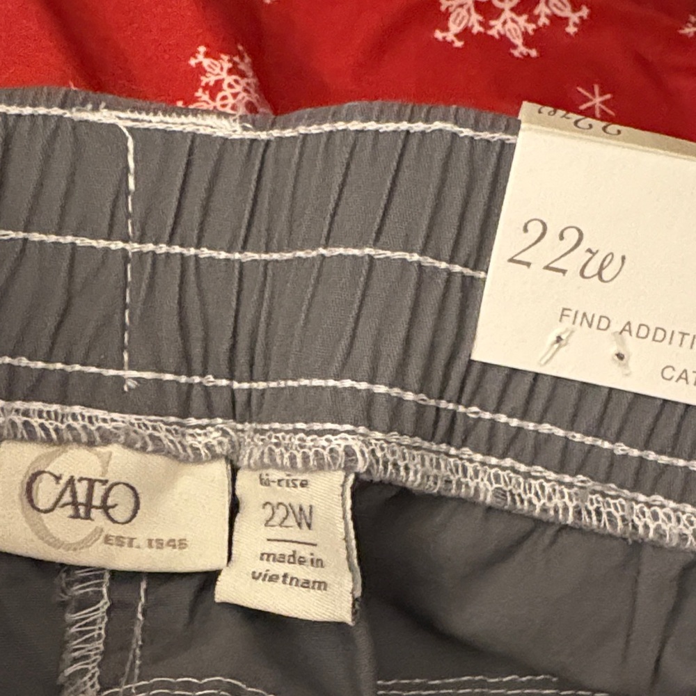 NWT-Gray Cargo Capri Pants - Picture 8 of 9